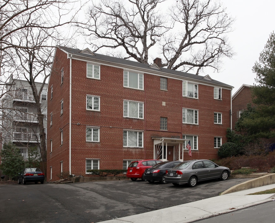1410 N Quinn St in Arlington, VA - Foto de edificio