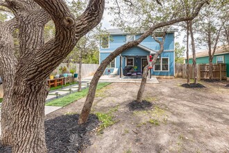 27 Pleasant Valley Rd in Wimberley, TX - Building Photo - Building Photo