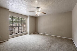 2402 Sycamore Ave in Huntsville, TX - Building Photo - Building Photo