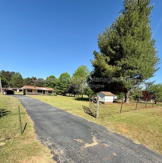 491 Johnny Cut Rd in Griffin, GA - Building Photo - Building Photo