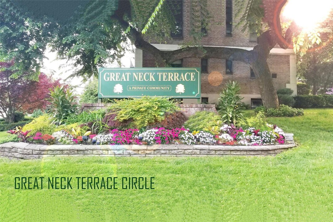 40 Terrace Cir in Great Neck, NY - Building Photo