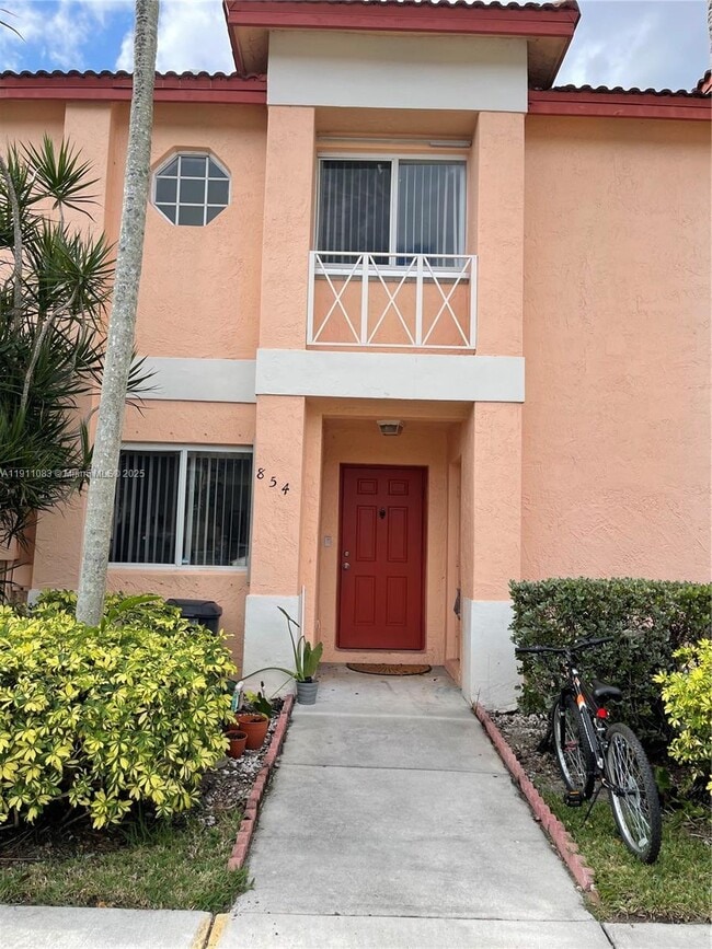 854 NW 208th Dr in Pembroke Pines, FL - Building Photo - Building Photo