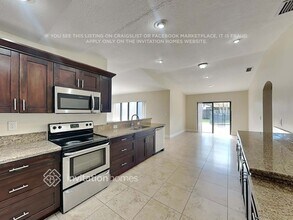 14730 SW 158th St in Miami, FL - Foto de edificio - Building Photo