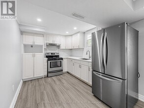 1551 Dellbrook Ave in Pickering, ON - Building Photo - Building Photo