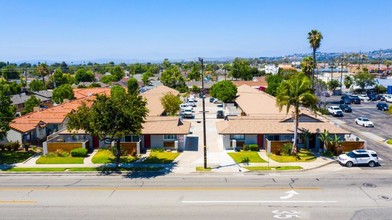 Walnut Apartments in Orange, CA - Building Photo - Primary Photo