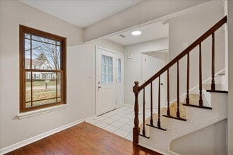 20 S Parliament Way in Mundelein, IL - Building Photo - Building Photo