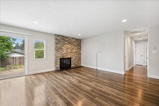 6225 Ranier Way in Sacramento, CA - Building Photo - Building Photo