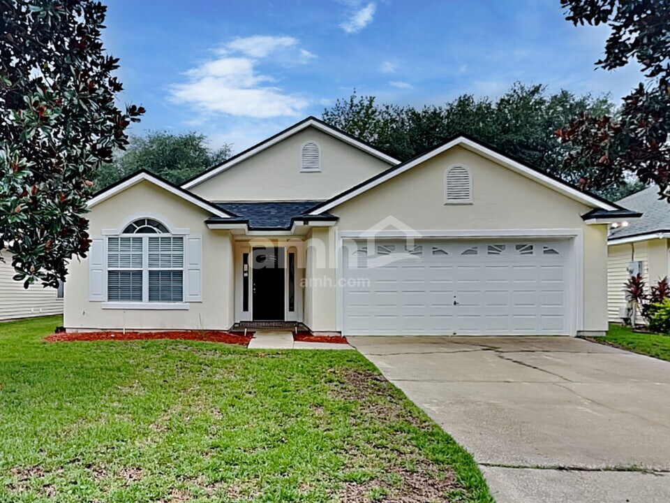 734 Mackenzie Cir in St. Augustine, FL - Building Photo