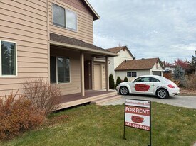 1302 NE Tucson Way in Bend, OR - Building Photo
