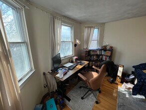 219 Holland St, Unit 3B in Somerville, MA - Building Photo - Building Photo