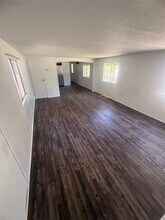 933 S Pine Lake Rd in Montgomery, TX - Foto de edificio - Building Photo