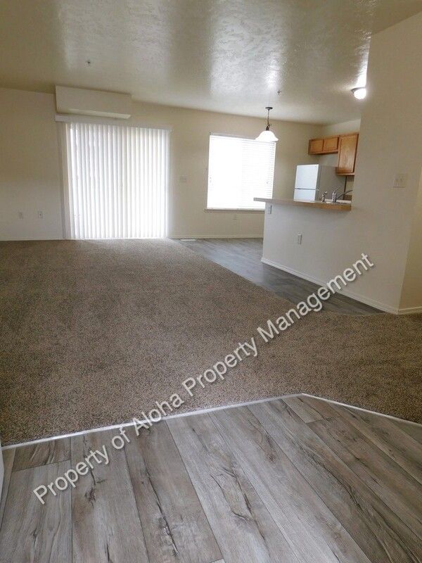 1065 W Pine Ave in Meridian, ID - Foto de edificio - Building Photo