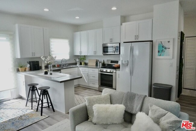 1157 S Point View St in Los Angeles, CA - Building Photo - Building Photo