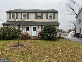 415 Ft Washington Ave in Fort Washington, PA - Building Photo