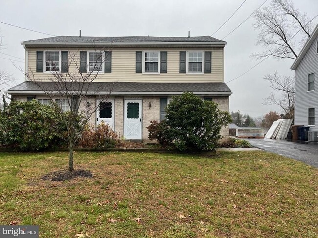 property at 415 Ft Washington Ave