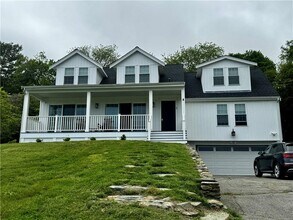 3 Baldwin Rd in Middletown, RI - Building Photo - Building Photo