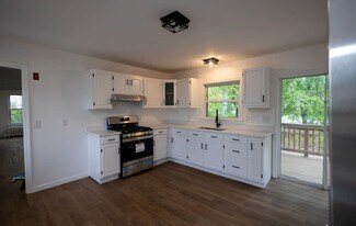 23 Highland St in Townsend, MA - Building Photo