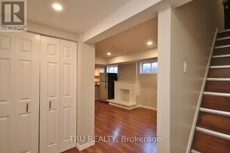 2555 Iris St in Ottawa, ON - Building Photo - Building Photo