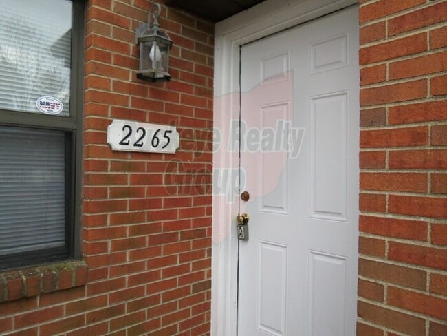 2265 Hughey Dr in Reynoldsburg, OH - Foto de edificio - Building Photo