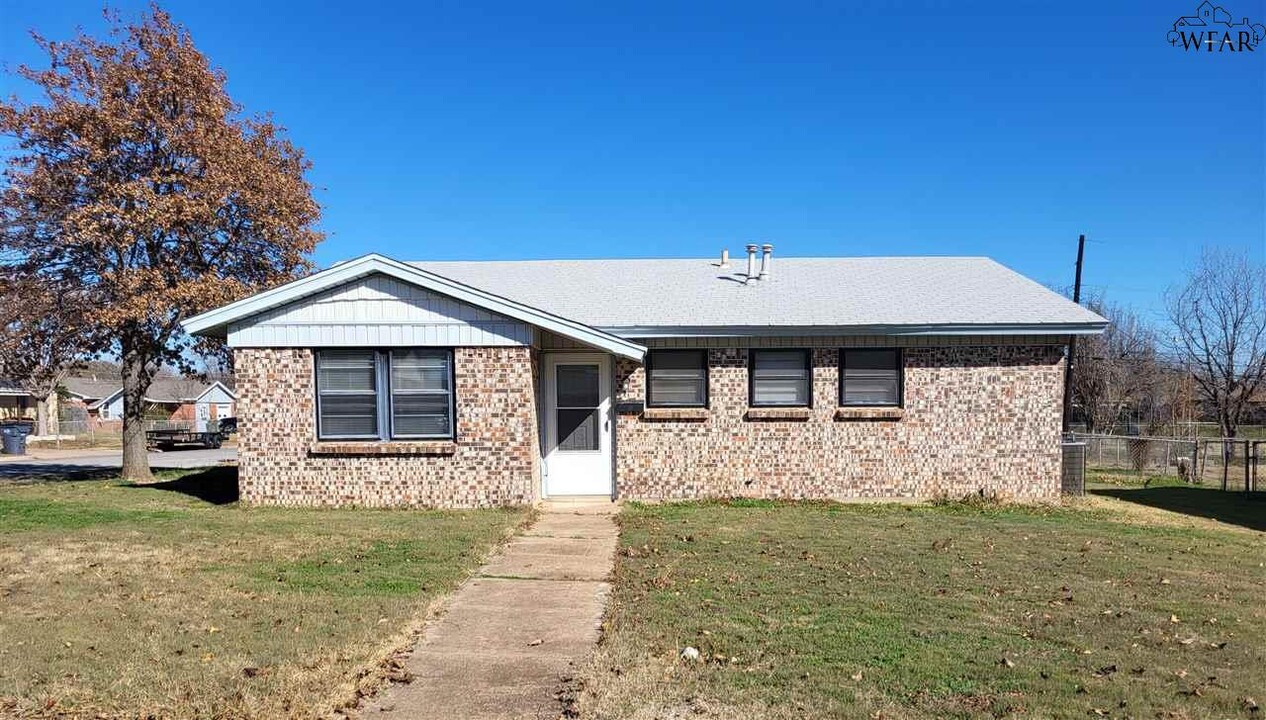 4011 Lenore Dr in Wichita Falls, TX - Building Photo