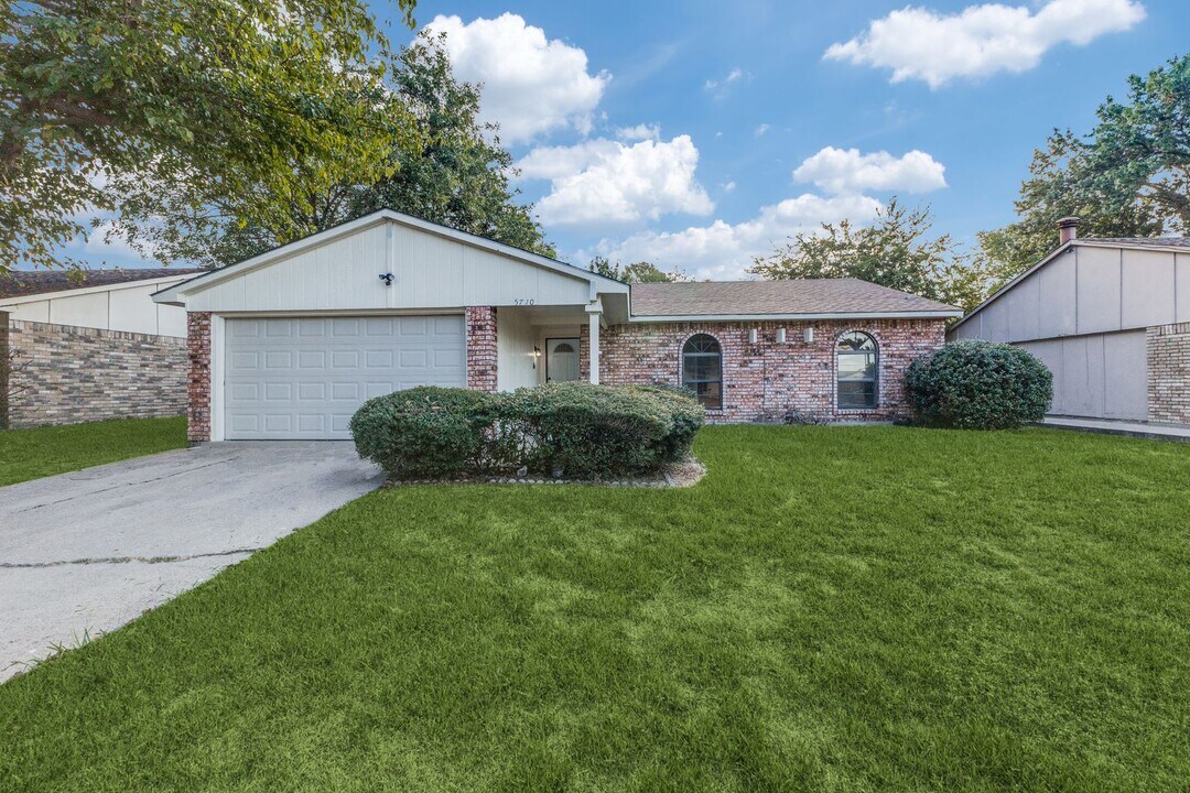 5710 Ridgecove Dr in Garland, TX - Building Photo