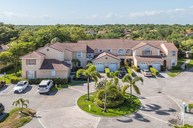 Regatta Pointe in Miami Lakes, FL - Foto de edificio - Building Photo