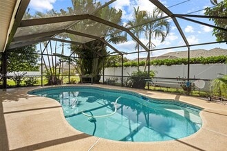 515 SE Nome Dr in Port St. Lucie, FL - Building Photo - Building Photo