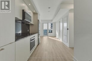 60 Central Park Roadway in Toronto, ON - Building Photo