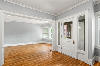 2118 E Linnwood Ave in Milwaukee, WI - Building Photo - Building Photo