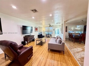 45 SE 14th St in Dania Beach, FL - Building Photo - Building Photo