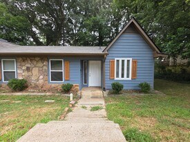 450 Booth Cir SW in Marietta, GA - Building Photo
