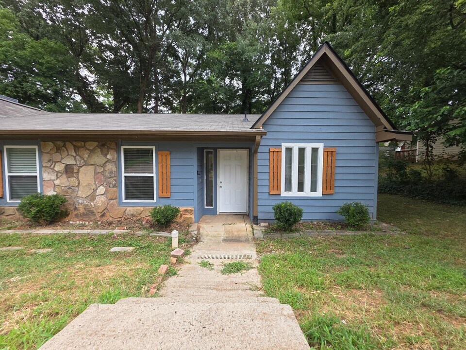 450 Booth Cir SW in Marietta, GA - Building Photo