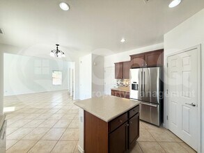 2213 W Marconi Ave in Phoenix, AZ - Foto de edificio - Building Photo