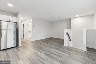 19520 Village Walk Dr in Montgomery Village, MD - Building Photo - Building Photo