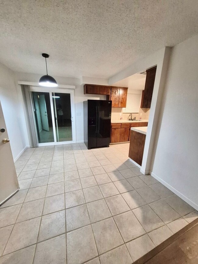 1090 Pinnacles Ave in Greenfield, CA - Building Photo - Building Photo