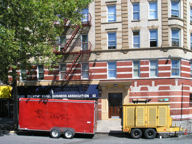 663 Crescent Ave in Bronx, NY - Foto de edificio - Building Photo