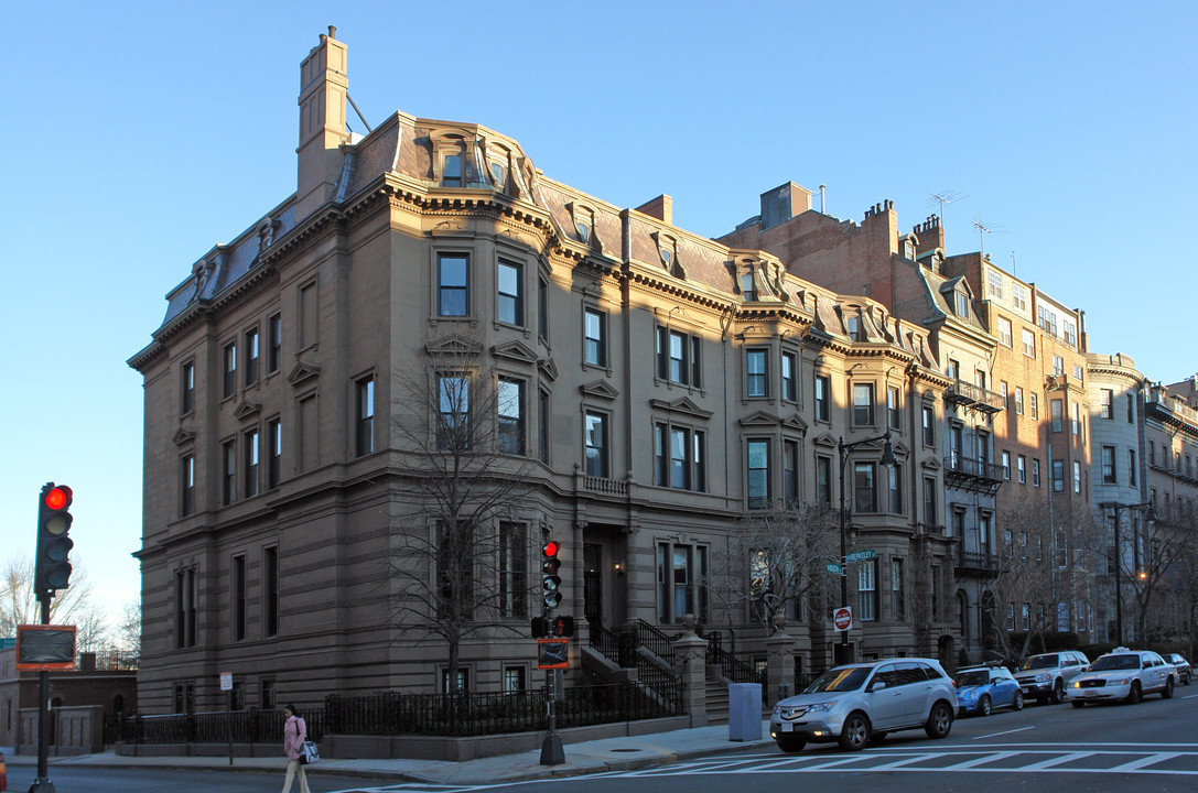 126-130 Beacon St in Boston, MA - Building Photo