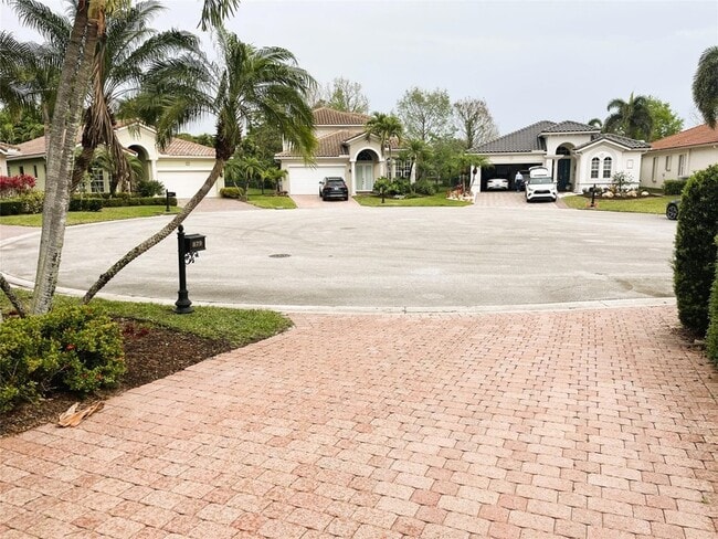879 SW Pebble Ln in Palm City, FL - Building Photo - Building Photo