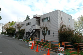 2320 SW Cactus Dr in Portland, OR - Building Photo - Building Photo