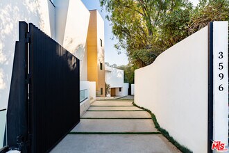 3596 Woodhill Canyon Rd in Los Angeles, CA - Building Photo - Building Photo