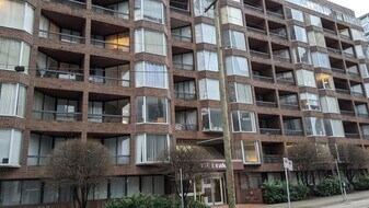 950 Drake St in Vancouver, BC - Building Photo