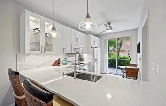 1625 Windy Pines Dr in Naples, FL - Building Photo - Building Photo
