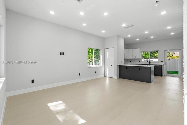 1443 NW 42nd St in Miami, FL - Building Photo - Building Photo