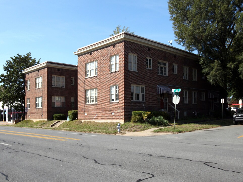 Courtyard Apartments in Little Rock, AR - Foto de edificio