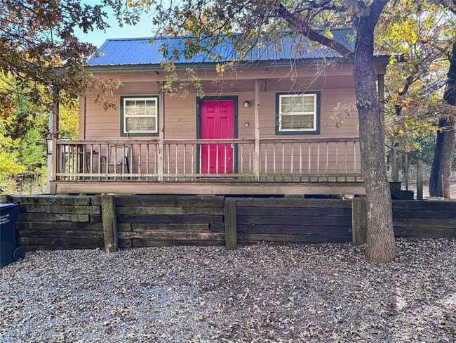 property at 2131 Sioux Dr