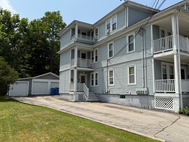 120 Church St, Unit 2nd Floor in Manville, RI - Building Photo - Building Photo