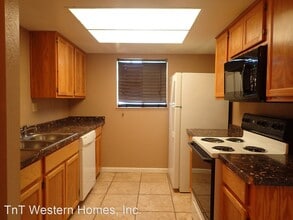 714 N Sanders St in Ridgecrest, CA - Building Photo - Building Photo