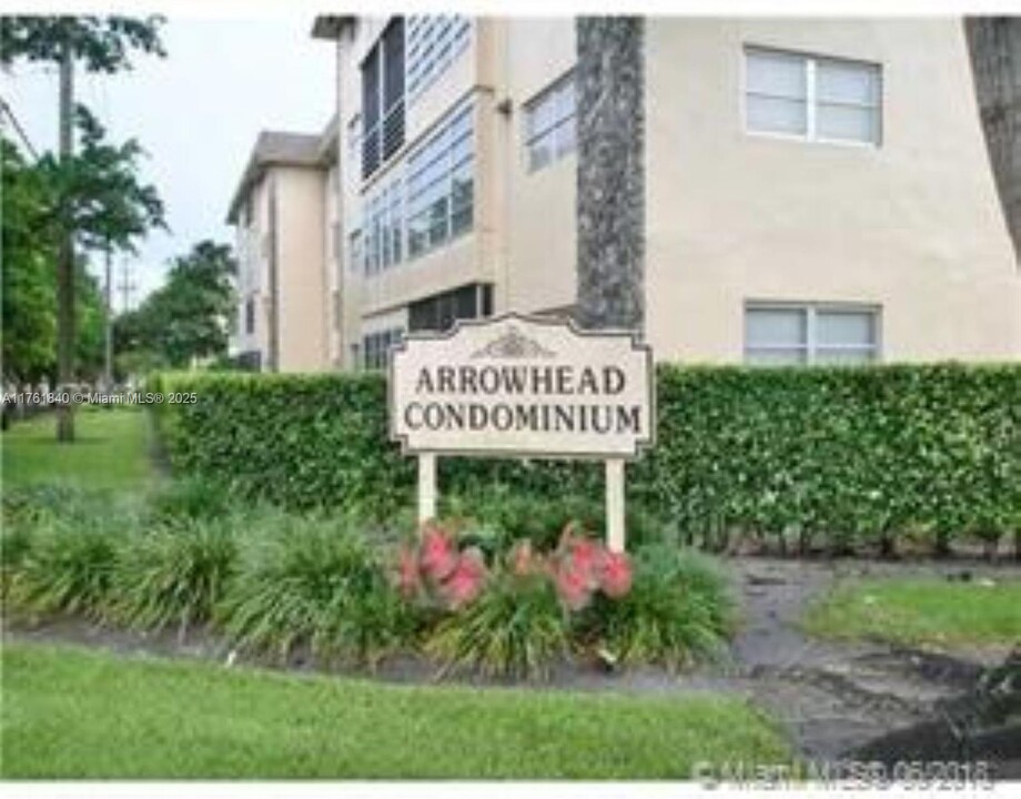 8101 SW 24th Ct in Davie, FL - Building Photo