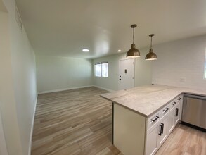 10351 W Peoria Ave in Sun City, AZ - Building Photo - Building Photo