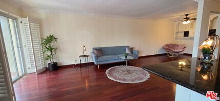 11656 Montana Ave in Los Angeles, CA - Building Photo - Building Photo